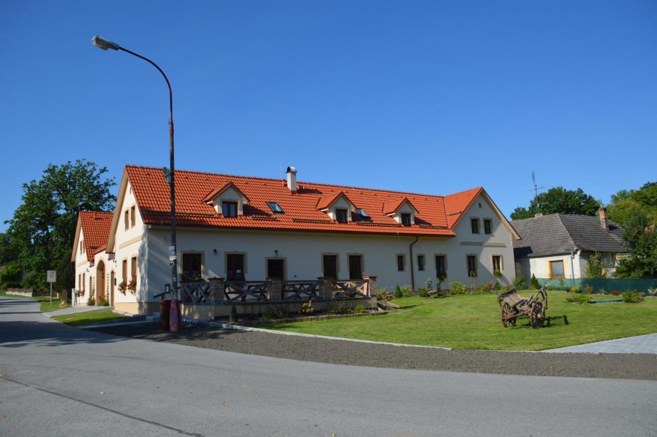 Penzion U Podkovare トレボン エクステリア 写真