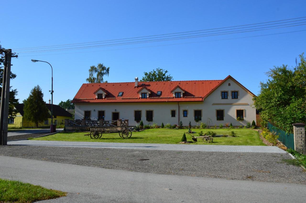 Penzion U Podkovare トレボン エクステリア 写真