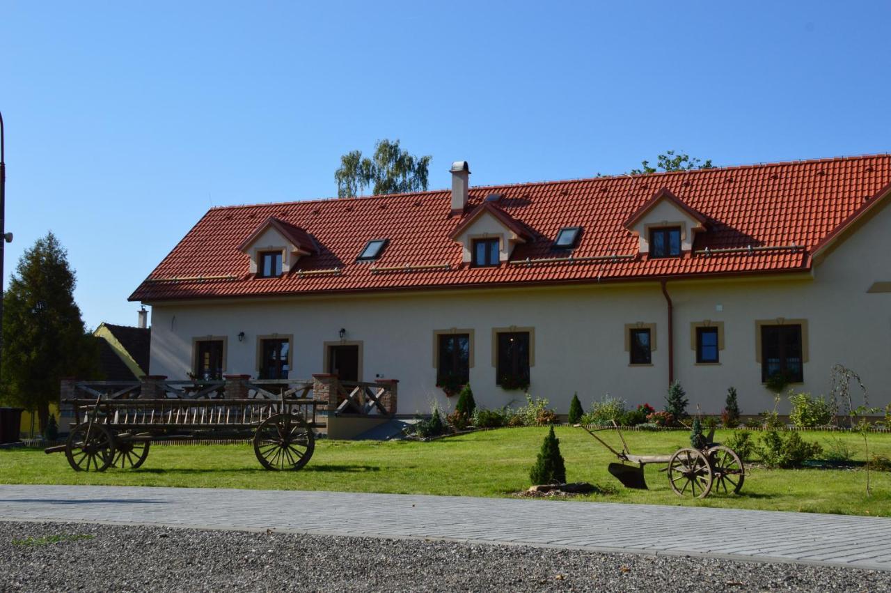 Penzion U Podkovare トレボン エクステリア 写真